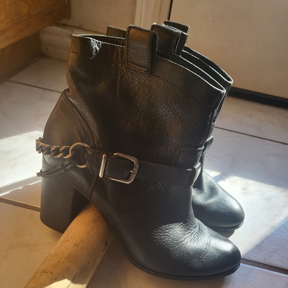Shutz Black Booties Sz 10
